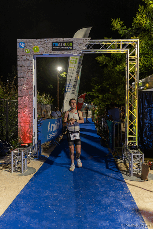 Arrivée triathlon distance L des Gorges de l'Ardèche 2025