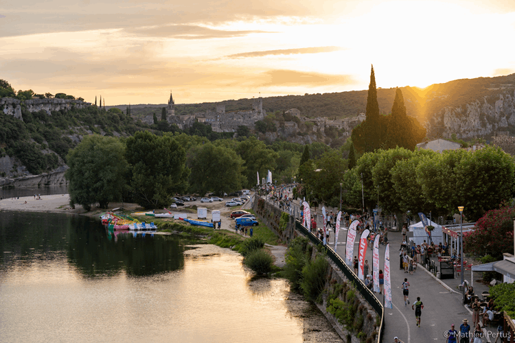 Triathlon des Gorges de l'Ardèche - coucher de soleil 2025