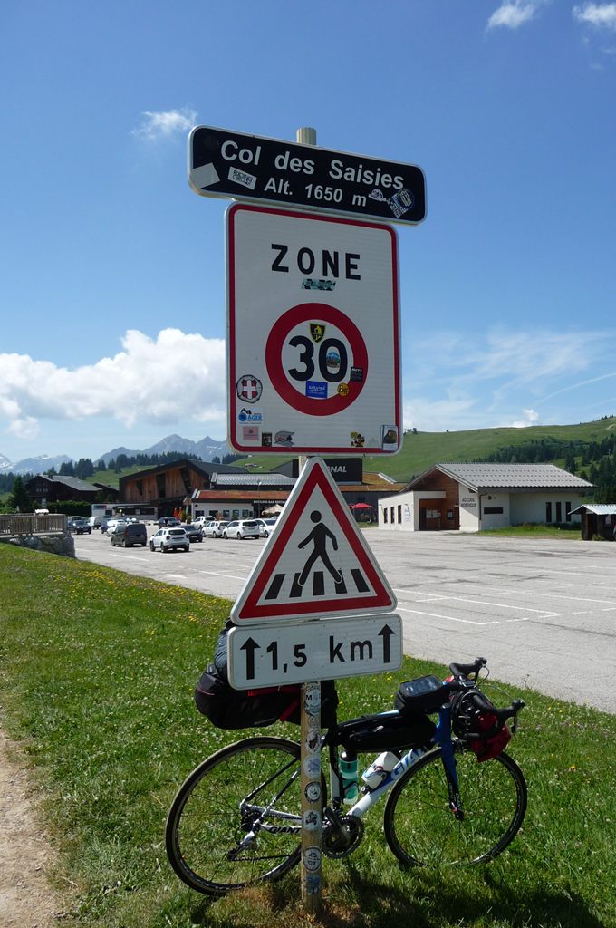 Panneau du sommet du col des Saisies