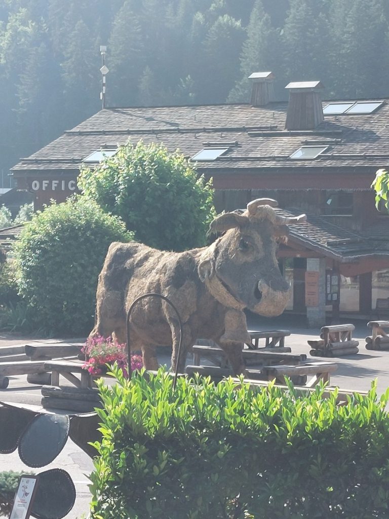 Le Grand Bornand - vache en paille