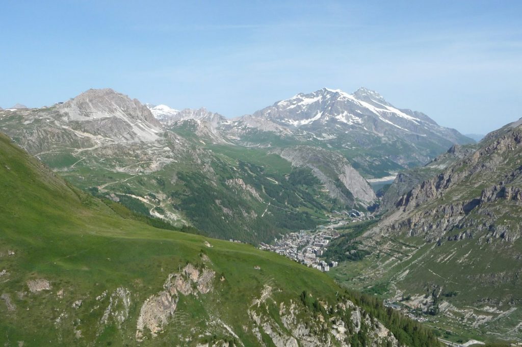 Vue sur Morzine dans la montée de l'Iseran