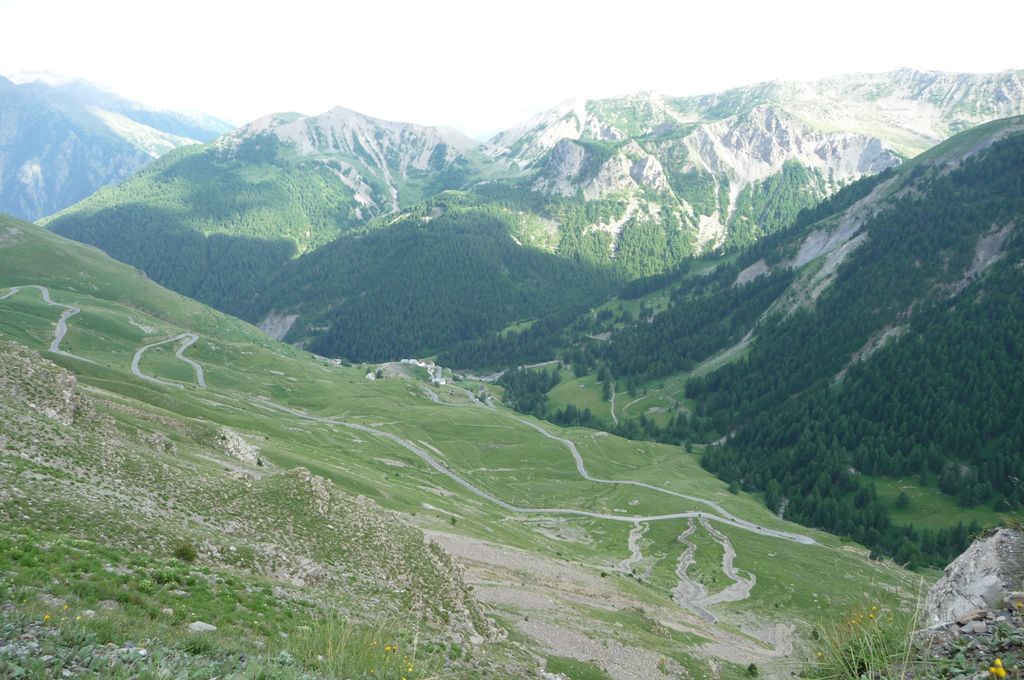 Vue sur la descente de la Bonette